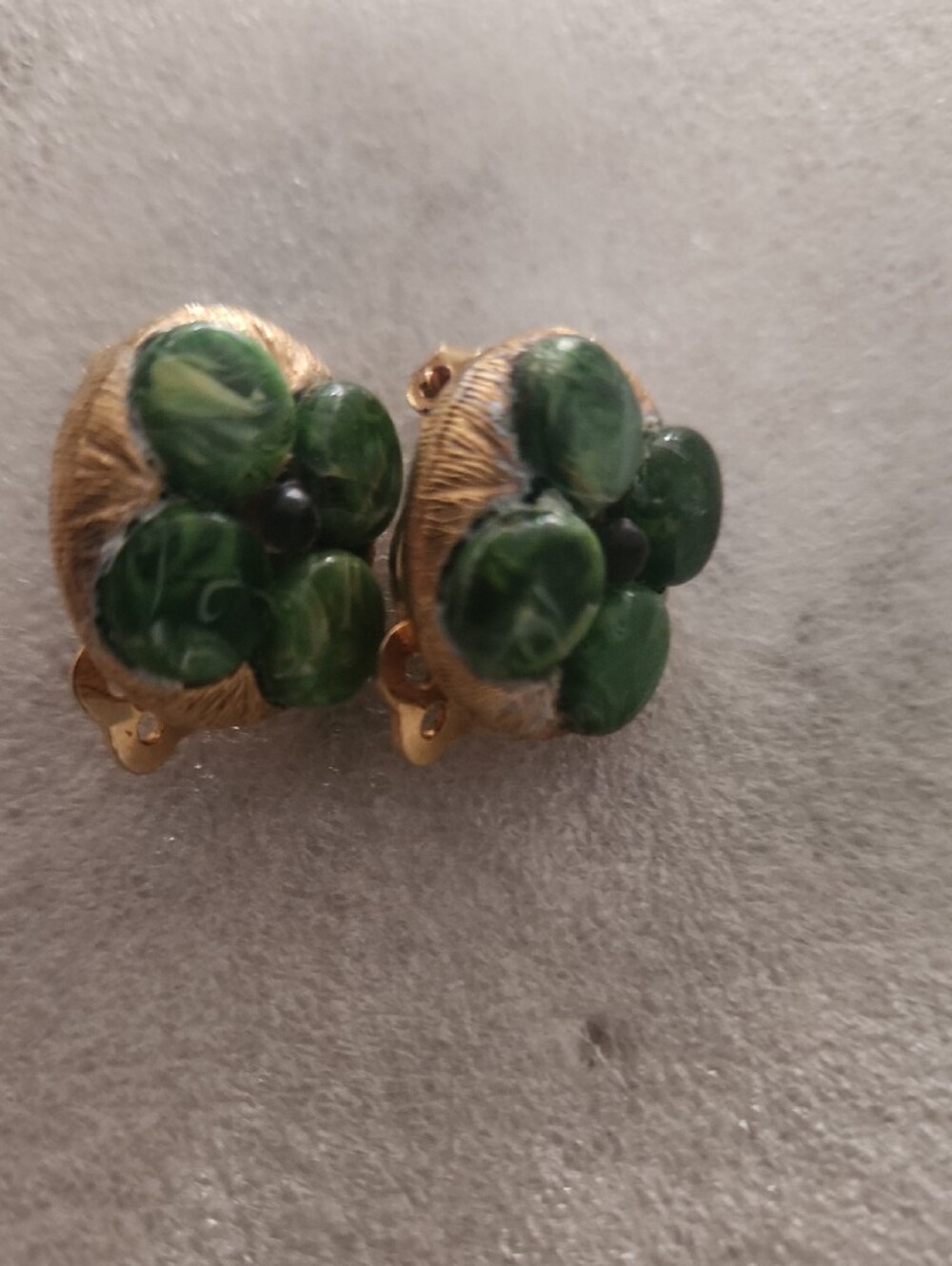 Lisner vintage clip-on earrings Green cluster Of Marble Cabachons